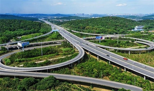 爱辉钢筋套筒应用于高速公路